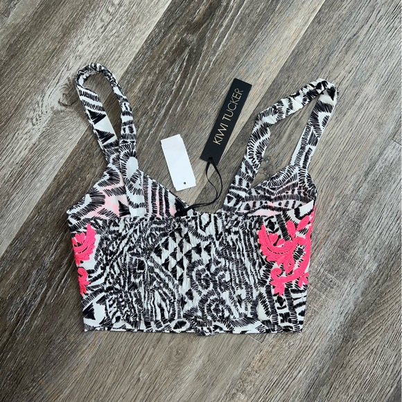 NWR LF Kiwi Tucker printed neon embroidered button down crop top - Picture 4 of 16